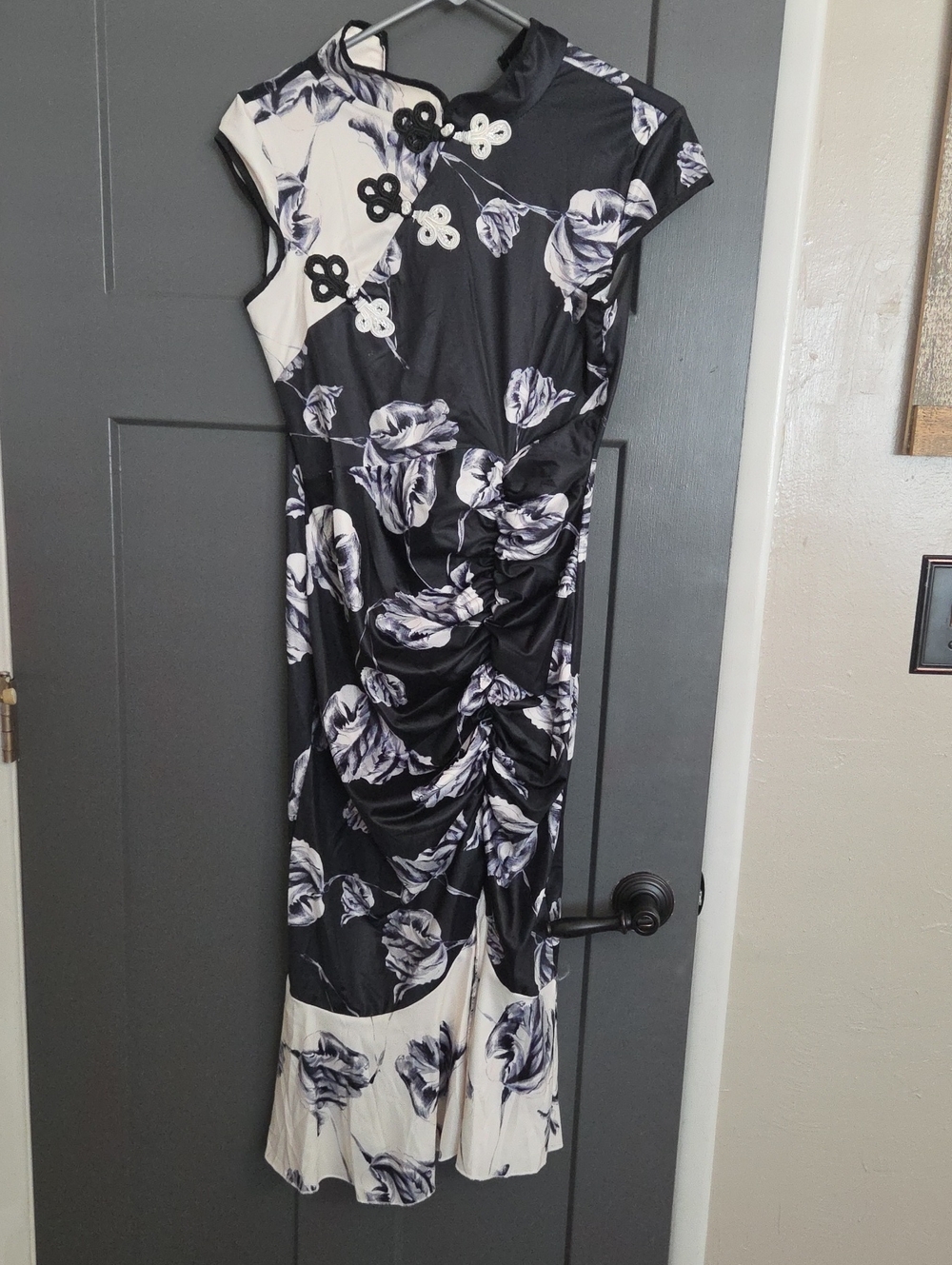 Black & White Floral Cap-Sleeve Midi Dress